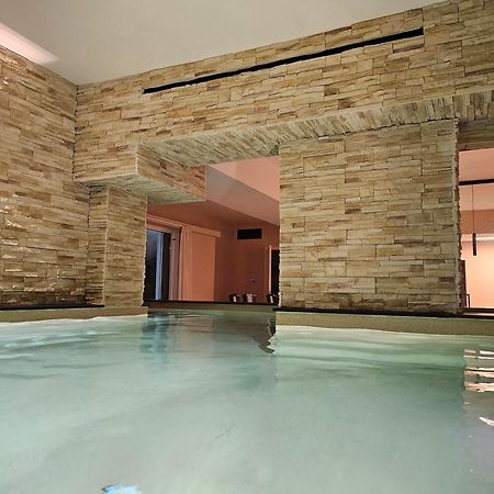 Villa Mairi - 2 Private Pools & Game Room Near Athens Szalamína Kültér fotó