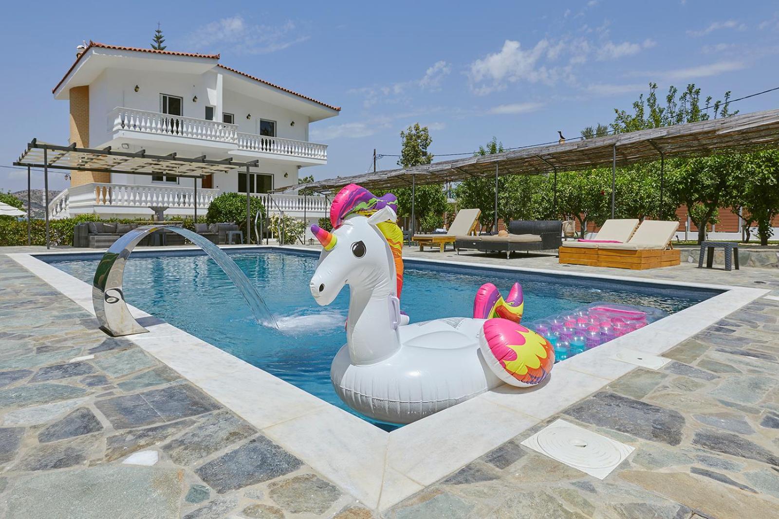 Villa Mairi - 2 Private Pools & Game Room Near Athens Szalamína Kültér fotó