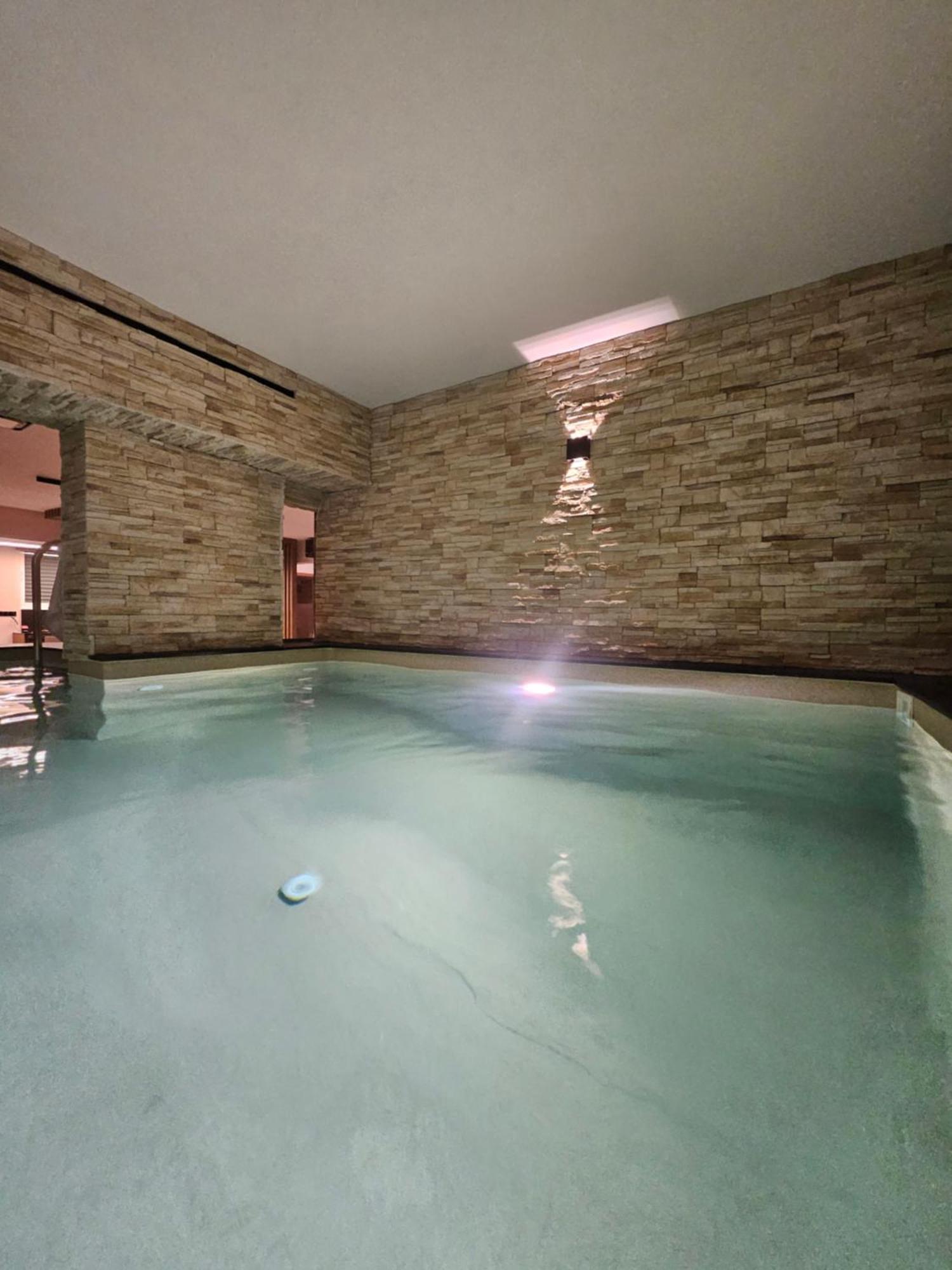 Villa Mairi - 2 Private Pools & Game Room Near Athens Szalamína Kültér fotó