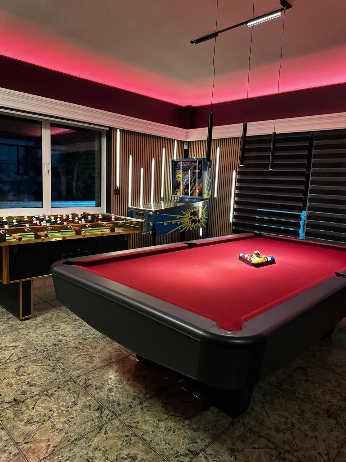 Villa Mairi - 2 Private Pools & Game Room Near Athens Szalamína Kültér fotó